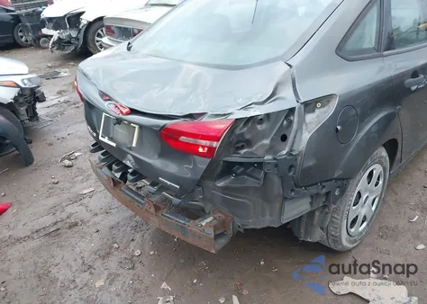 2016 Ford Focus S z USA, uszkodzony, nr VIN 1FADP3E2XGL274815